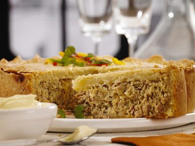 Llena de color y sabor: receta de la mejor tarta de atún de tu vida para deleitarte en Semana Santa