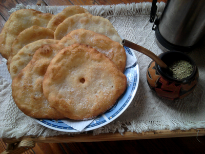 Aprovechá el frío y la lluvia para unas torta fritas de queso que se hacen en pocos minutos para acompañar el mate