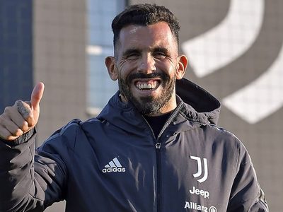 Así está hoy la hija mayor de Carlos Tevez: es influencer y viaja por el mundo