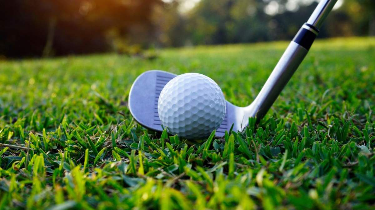 La iniciativa de un campo de golf gratuito forma parte de una estrategia gubernamental para abrir disciplinas consideradas elitistas a toda la población.