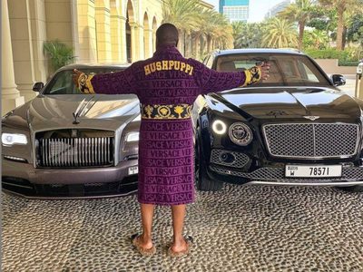 El excéntrico influencer Hushpuppi se declara culpable de lavado de dinero