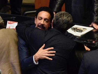Omar Fayad se convierte en embajador... y promotor de AMLO