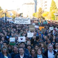 Multitudinaria marcha universitaria colmó las calles del centro de Neuquén