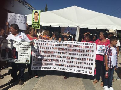 En Juárez, AMLO pide a víctimas que perdonen; éstas reviran: '¡No! Sin justicia no hay perdón”