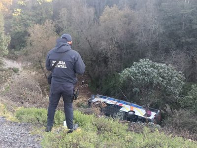 Autobús de pasajeros cae a un barranco en la México-Puebla; muere una mujer