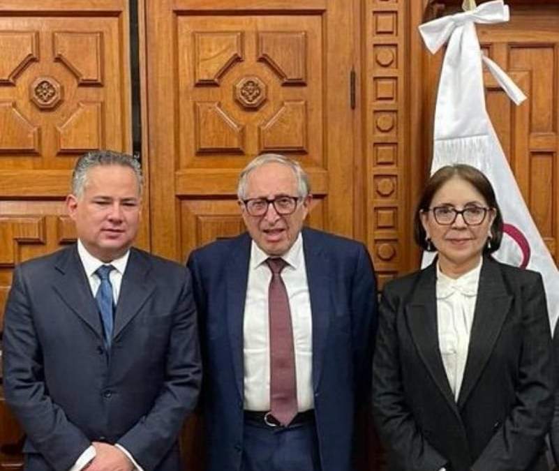 El secretario David Kershenobich, la comisionada Armida Zúñiga y el director Santiago Nieto