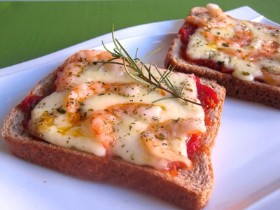 Pizzetas con pan lactal: ahorrá un montón con esta receta deliciosa y rápida que resuelve cualquier cena