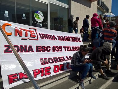 Maestros de la CNTE mantienen bloqueos en tres vías del tren de Michoacán