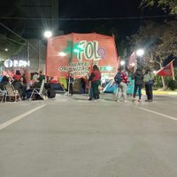 Las organizaciones sociales levantaron el acampe, pero advirtieron que permanecerán en "alerta"