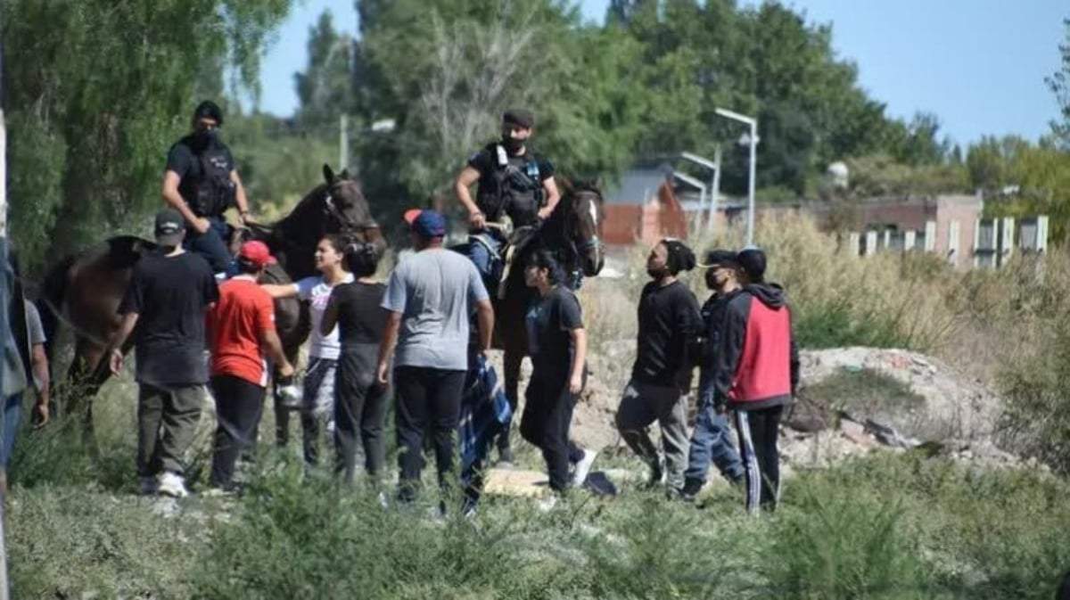 La Policía en la toma en el barrio Don Bosco III.