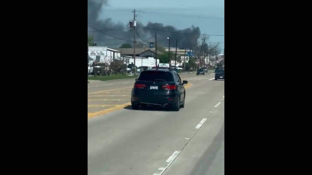 El incendio en la refinería Deer Park, Texas, fue reportado por usuarios de redes