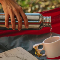 El truco definitivo de la abuela para eliminar las manchas y el olor de tu termo de café