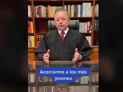 Arturo Zaldívar estrena cuenta en TikTok, quiere llevar la Corte a los jóvenes