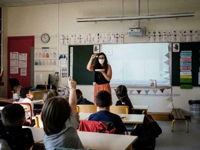 Un grupo de trabajadores sanitarios pidió al Gobierno de Francia posponer la vuelta a clases