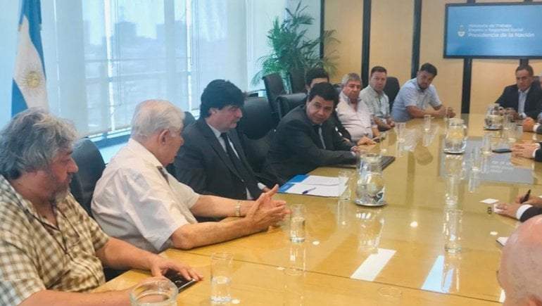Reunión clave por despidos petroleros Fuente:(Twitter)