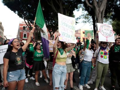 Feministas exigen al Congreso de Puebla descongelar iniciativa sobre el aborto legal