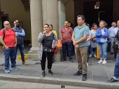 Industria militar maquilará uniformes escolares en Oaxaca; proveedores protestan