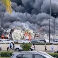 Arde casino Casino Royal Park en Plaza Cinépolis de Culiacán, Sinaloa (Video)