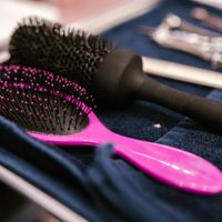 ¿Querés un cambio pero sin arriesgar mucho? Estos 5 cortes de pelo midi con capas son para vos