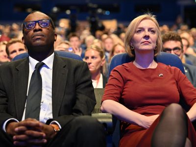 El excanciller de Hacienda británico afirma que Liz Truss solo compró unas semanas más en su cargo