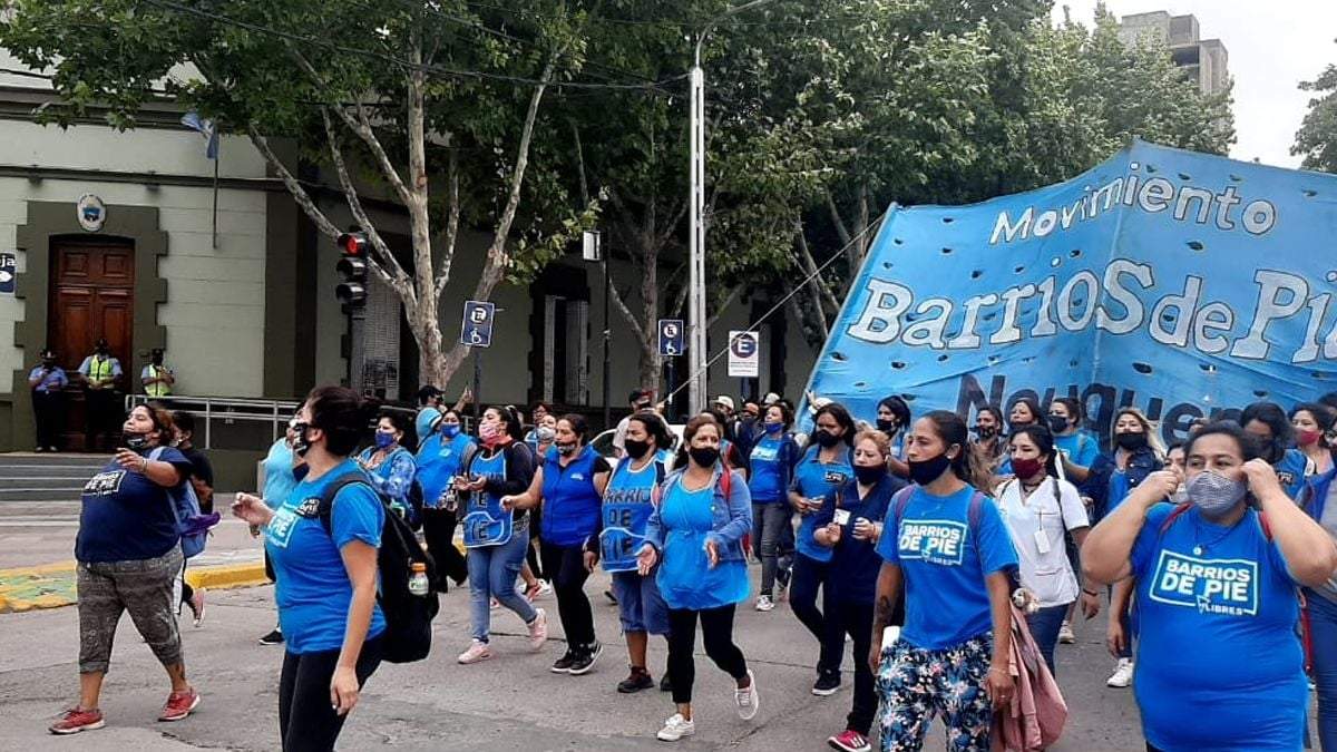 Protesta de Barrios de Pie en Neuquén Capital. Fuente: (Twitter)