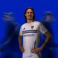 Con Cavani y Advíncula como modelos: Boca presentó su nueva camiseta alternativa