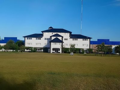 Propetarios de un local en Centenario y un hotel en Villa Regina habrían estafado a 32 empleados