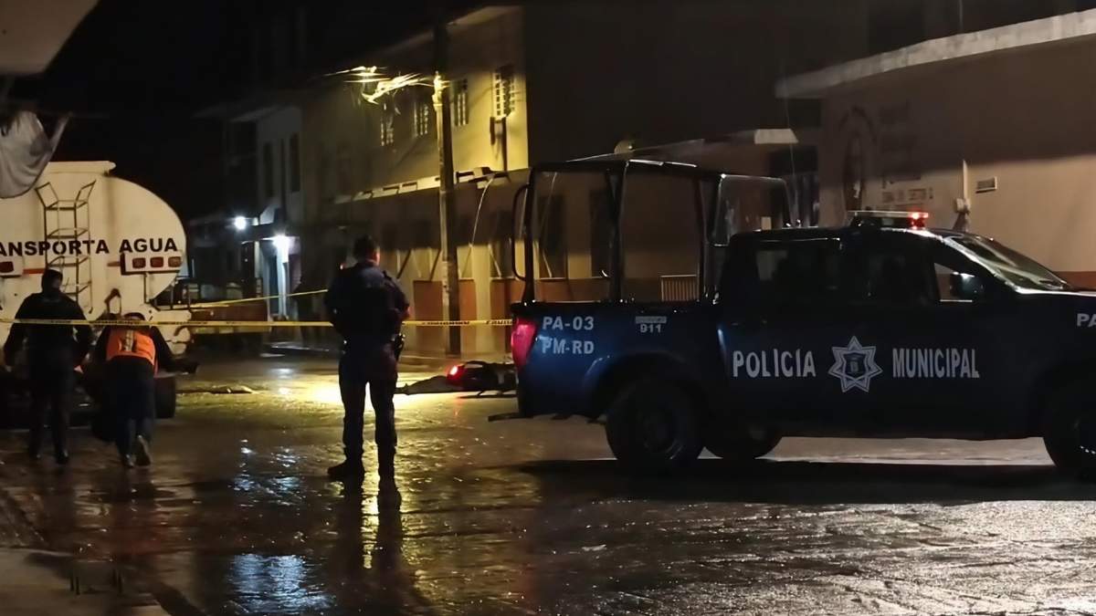 Autoridades acuden a la escena del crimen de uno de los ataques armados que se registraron en la zona centro de Veracruz