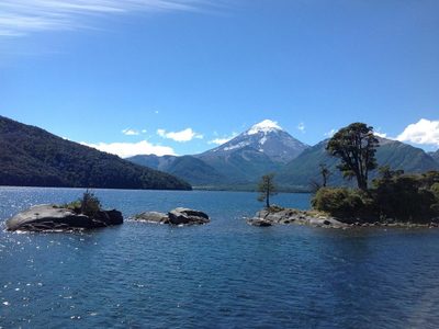 Verano en el Lago Huechulafquen: playas, pesca y trekking en un paraíso patagónico