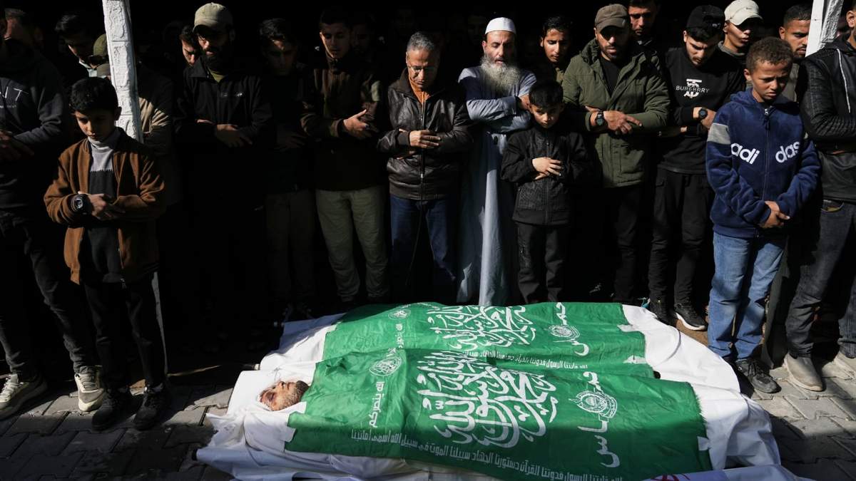 El funeral de miembros de Hamás muertos en un operativo israelí en Ciudad Gaza el 14 de diciembre del 2025