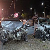 Una maniobra de sobrepaso terminó con un choque frontal sobre la ruta 22 en Plaza Huincul