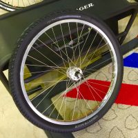 Con una rueda de bicicleta vieja u oxidada: creá esta hermosa mesita para ponerle onda a la decoración de tu casa