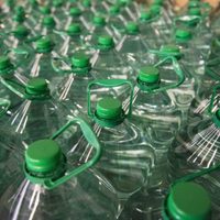Nunca más tires los bidones de agua vacíos: creá esto tan útil para decorar y ordenar tu baño