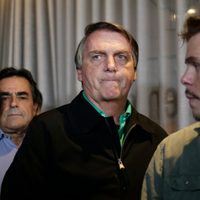Policía de Brasil acusa a Bolsonaro de falsificar datos de vacunación covid-19
