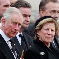El rey Juan Carlos otra vez en aprietos: una foto de Carlos de Inglaterra lo pone en jaque