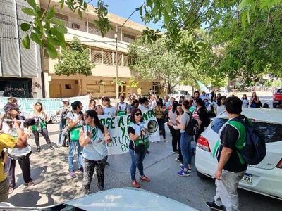 Trabajadores de Desarrollo Social mantienen un paro por tiempo indeterminado