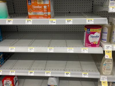 Escasea la leche de fórmula para bebés en Estados Unidos