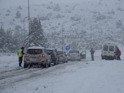 El temporal afectó la circulación en las rutas y hay varados en la terminal de Bariloche