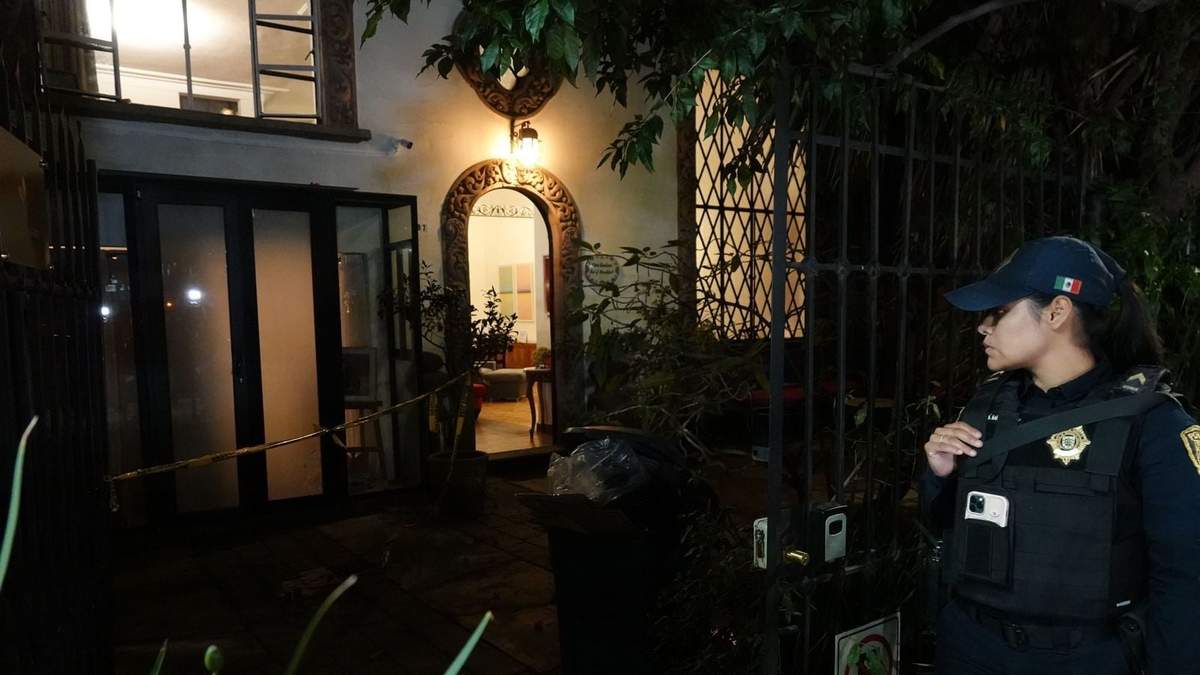 Aspectos del lugar donde fue asesinado el youtuber Kevin Kaletry en la colonia Hipódromo Condesa