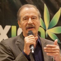 Peligra su pensión, pero Fox tiene nuevo empleo: "asesor estratégico” de la compañía de cannabis Khiron