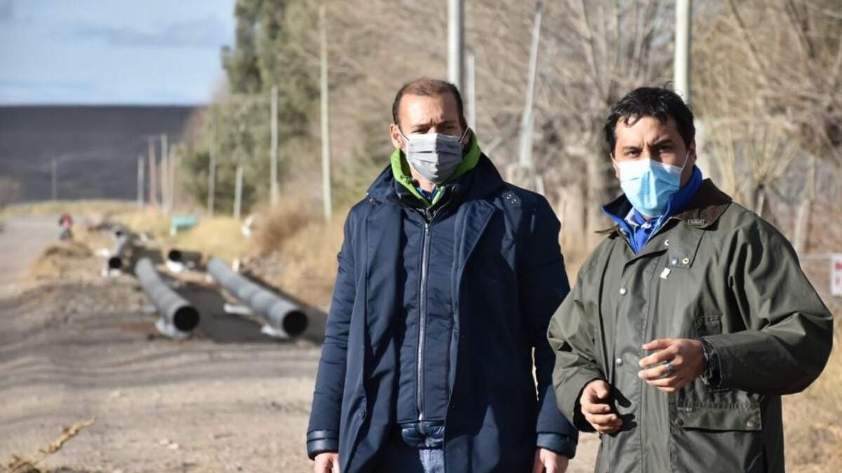 Carlos Koopmann y Omar Gutiérrez recorrieron Zapala. Fuente: (Twitter)