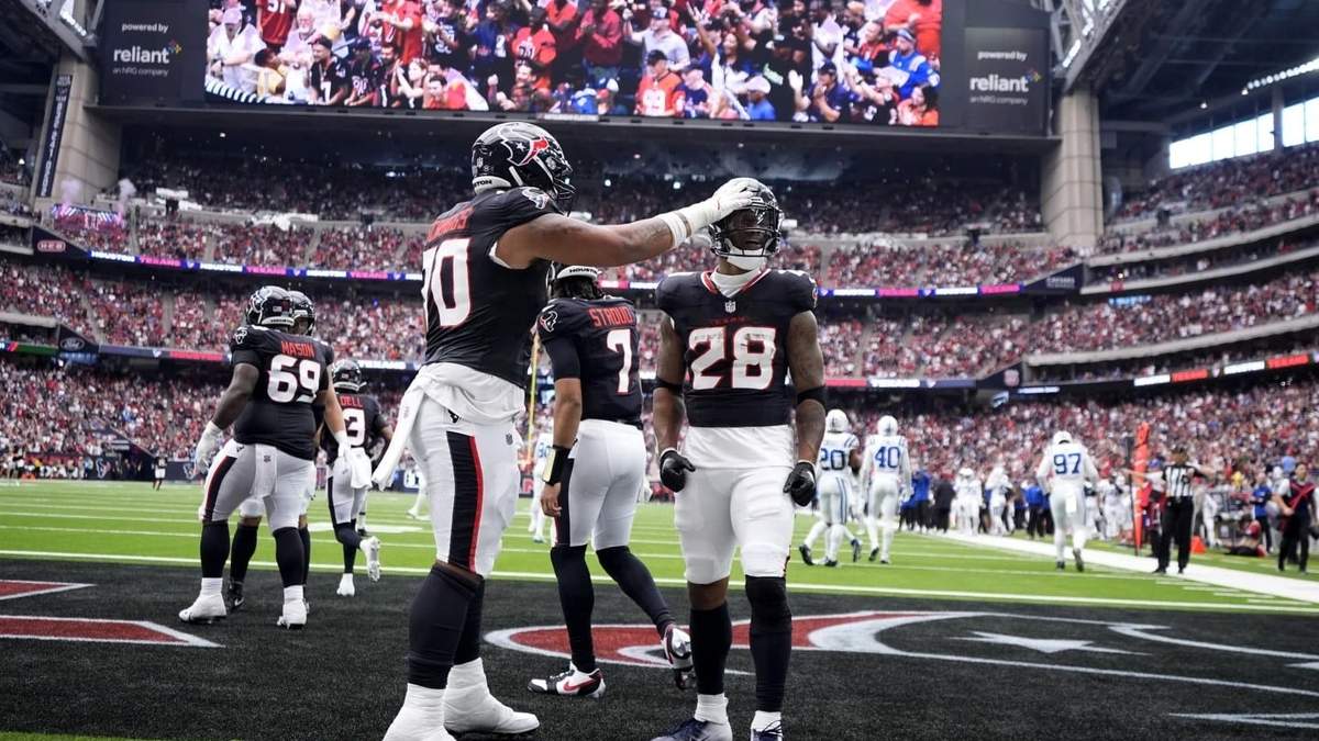 Stroud lanza pase de TD, Mixon suma anotación y los Texans superan a los Colts 23-20