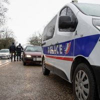 Procesan a cirujano francés por abuso de hasta 250 menores de edad