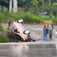 Tres mujeres turistas terminaron dentro de una alcantarilla