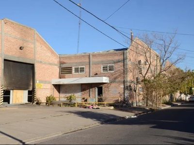 Piden a un banco de Neuquén que intervenga como dueño de un galpón con peligro de derrumbe