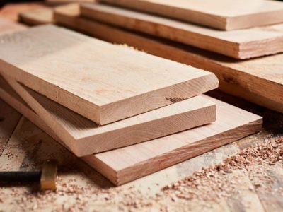 Si tenés retazos de madera y ganchos de una carpeta vieja, no lo tires: creá este divino portallaves en minutos