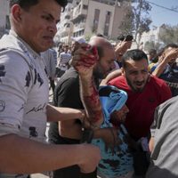Ataque israelí mata 23 personas en Gaza mientras crece la indignación por el bloqueo de la ayuda