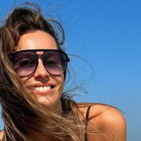 La que puede puede: Pampita enseña cómo combinar y sacarle provecho a las dos prendas que todas tenemos en casa