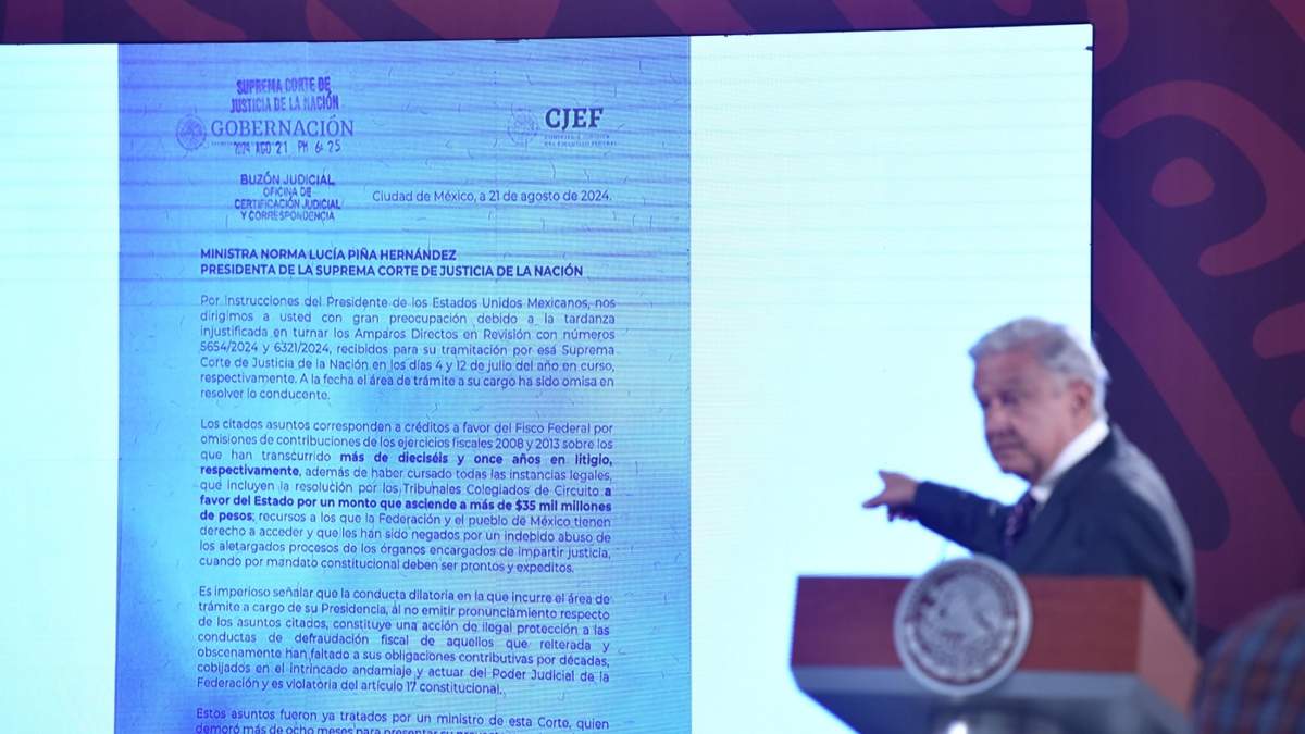 AMLO muestra la carta que mandó a Norma Piña
