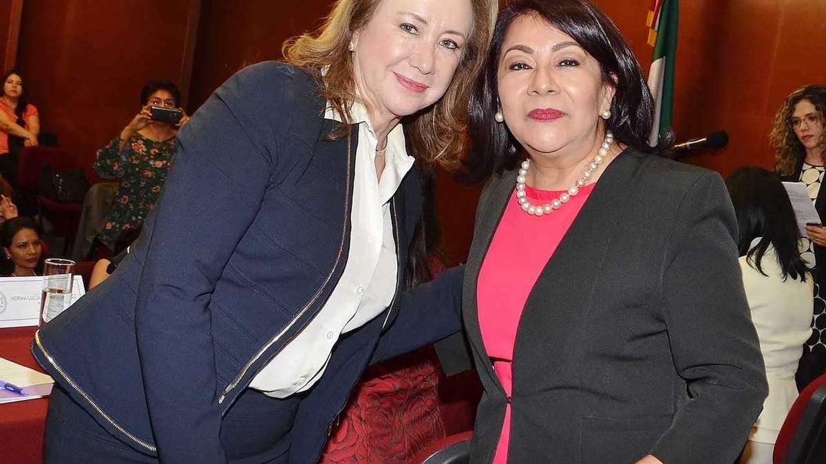 Con Yazmín Esquivel, la magistrada Estela Fuentes